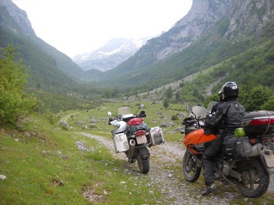 127. Louka na spaní v údolí řeky Skakavice.jpg